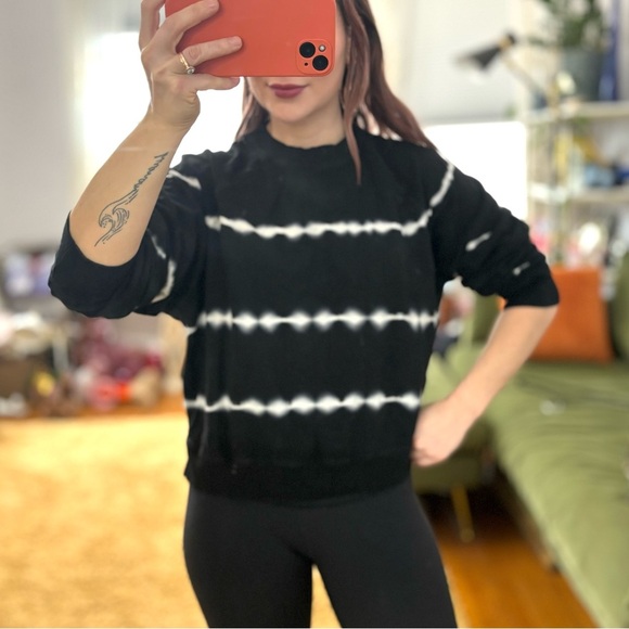 Electric Rose Cropped tie Dye Black & White Shirt / Pullover Sz M - Picture 3 of 11